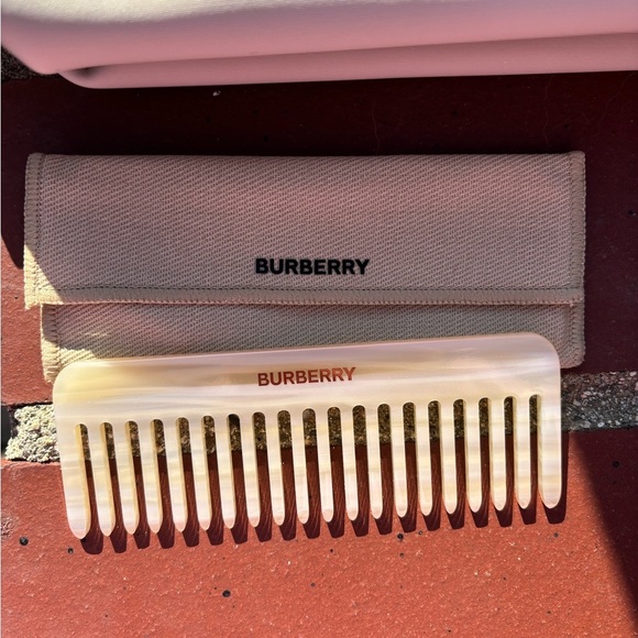 Burberry White Cosmetic Pouch and Comb Set - Picture 2 of 5